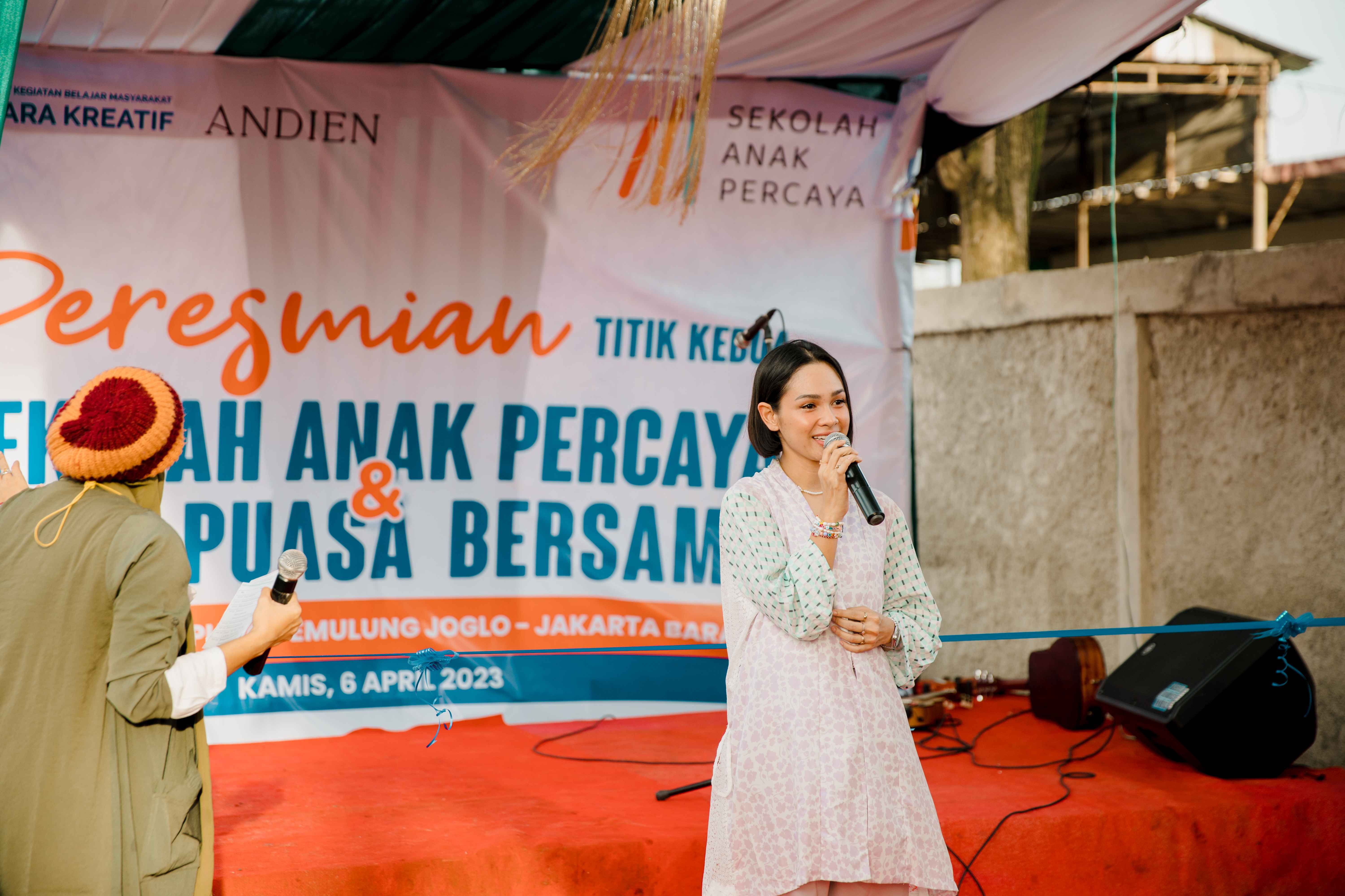 Mengenal Sekolah Anak Percaya untuk kejar paket A, B, dan C, yang diprakarsai oleh penyanyi Andien dan Nara Kreatif.