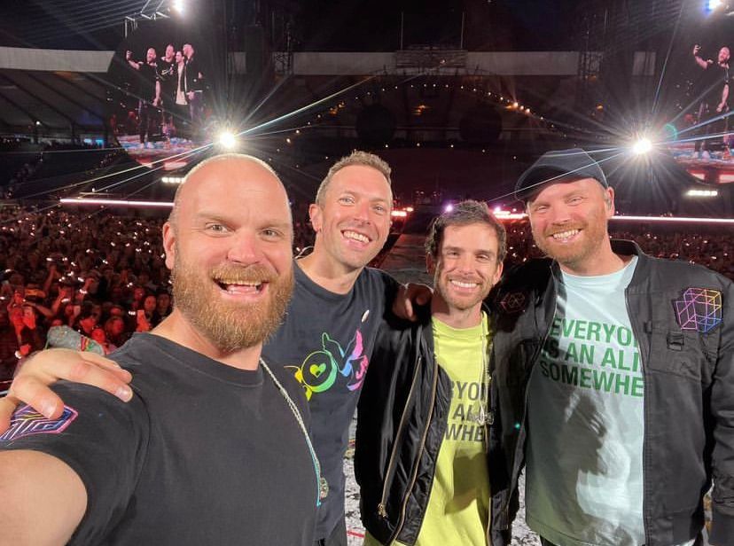 Berita terpopuler Trending Topic tentang rumor konser Coldplay di Jakarta, harga tiket konser Bruno Major, hingga fakta film horo Sajen di Netflix.