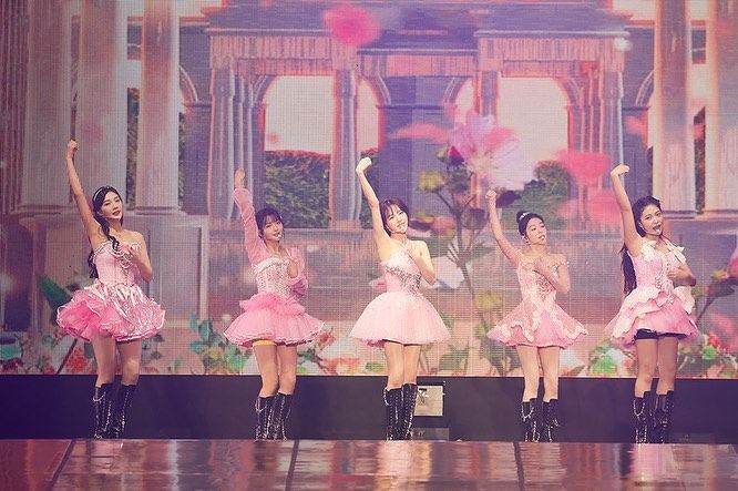 Resmi dirilis oleh Dyandra Global Edutainment selaku promotor, berikut 5 kategori harga tiket konser Red Velvet R to V di Jakarta pada bulan Mei 2023.