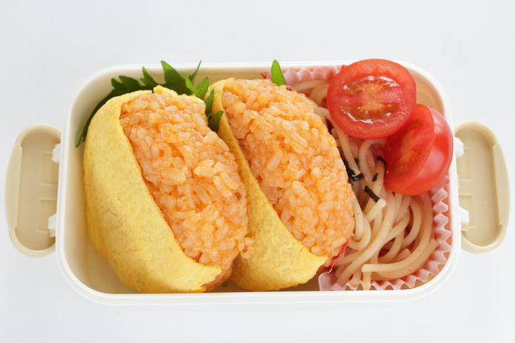 Hari Bawa Bekal Nasional, berikut tips memasak cepat onigiri telur dadar. Cocok jadi bekal mudik Lebaran 2023.