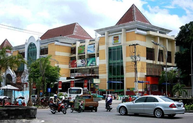 Berita terpopuler Wellness (15/4/2023):  Mulai dari rekomendasi wisata belanja murah di Solo untuk baju Lebaran. Hingga sisi kesehatan menikahi sepupu