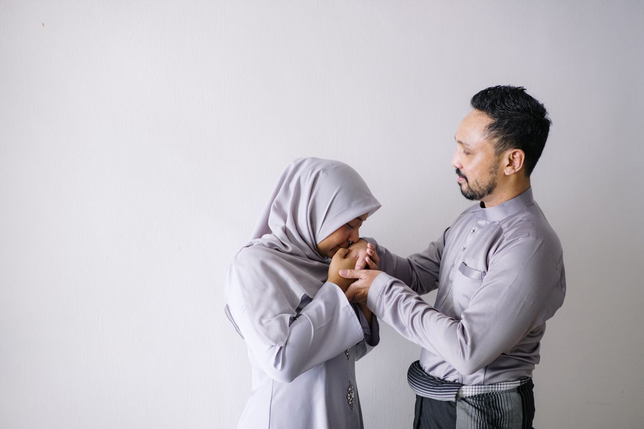 Berikut ini 3 inspirasi baju Lebaran 2023 bersama pasangan untuk berbagai momen, mulai salat Id hingga kasual saat berjumpa dengan sahabat