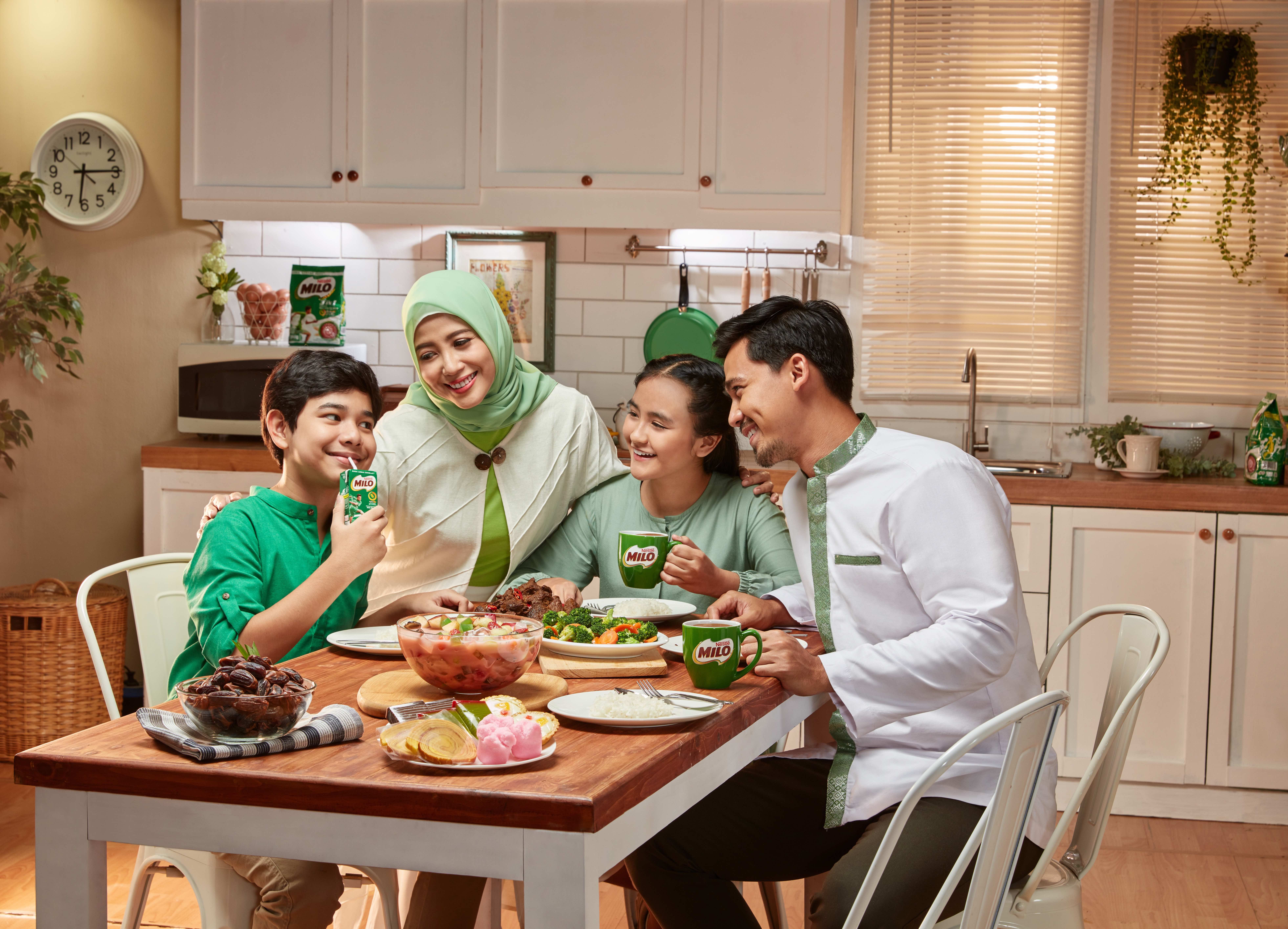 Mengajarkan anak puasa Ramadan 2023 ini penting juga untuk orang tua memperhatikan kebutuhan asupannya. Ini 4 tips puasa untuk anak dari ahli gizi.