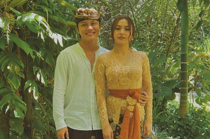 Penuh kebahagiaan, pasangan Rizky Febian dan Mahalini Raharja resmi bertunangan. Berikut sederet momen romantis keduanya.