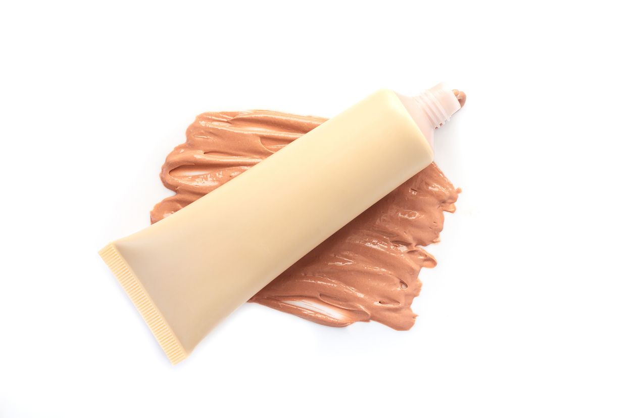 Benarkah makeup dengan SPF mampu melindungi kulit dari sinar UV seperti di cuaca panas sekarang ini, simak!