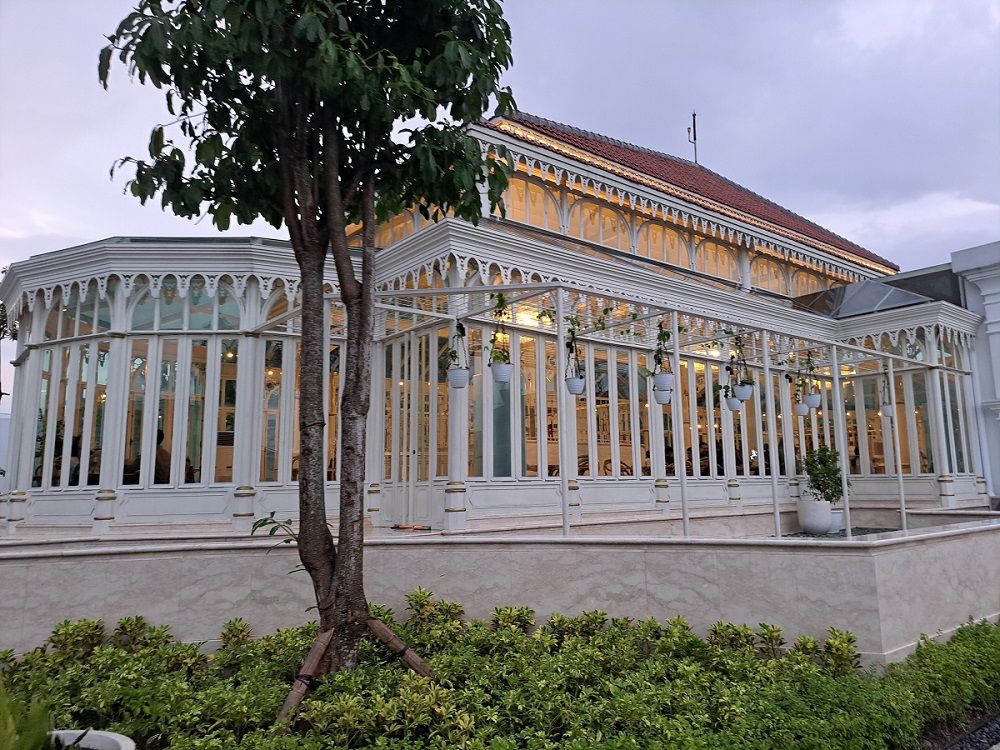 Taman Pracima Tuin kini jadi salah satu destinasi wisata di Solo. Buat kamu yang mau mencoba fine dining ala bangsawan, ini dia cara reservasinya.