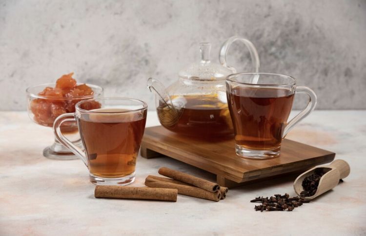 Cocok diminum saat hujan, begini cara mudah membuat minuman hangat wedang rempah gula merah. Simak selengkapnya!