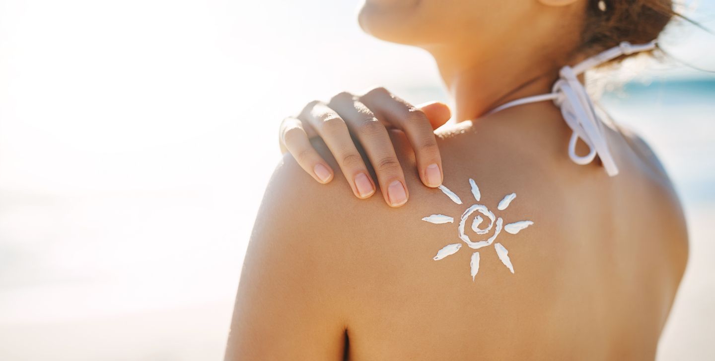 Berikut ini 5 mitos memakai sunscreen yang sesat dan pastinya jangan diikuti karena tidak bisa optimal melindungi kulit