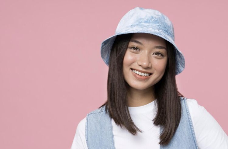 Kawan Puan penyuka aktivitas outdoor alias di luar ruangan, simak berbagai rekomendasi bucket hat di Zalora berikut ini!