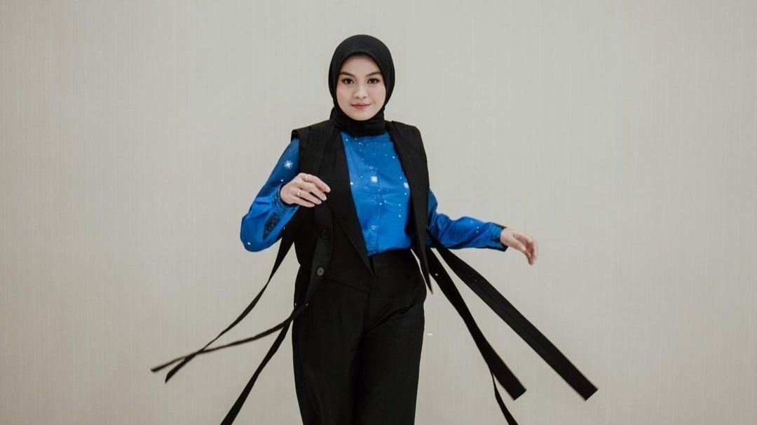 Berita terpopuler Lady Boss tentang perjalanan karier Salma Salsabil, lowongan kerja gaji Rp1 juta seminggu, dan tips menjaga keamanan bank.
