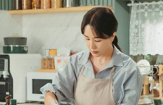 Kawan Puan yuk kita simak bagaimana karakter perempuan Cha Jung Seok yang diperankan Uhm Jung Hwa dalam sinopsis Doctor Cha.