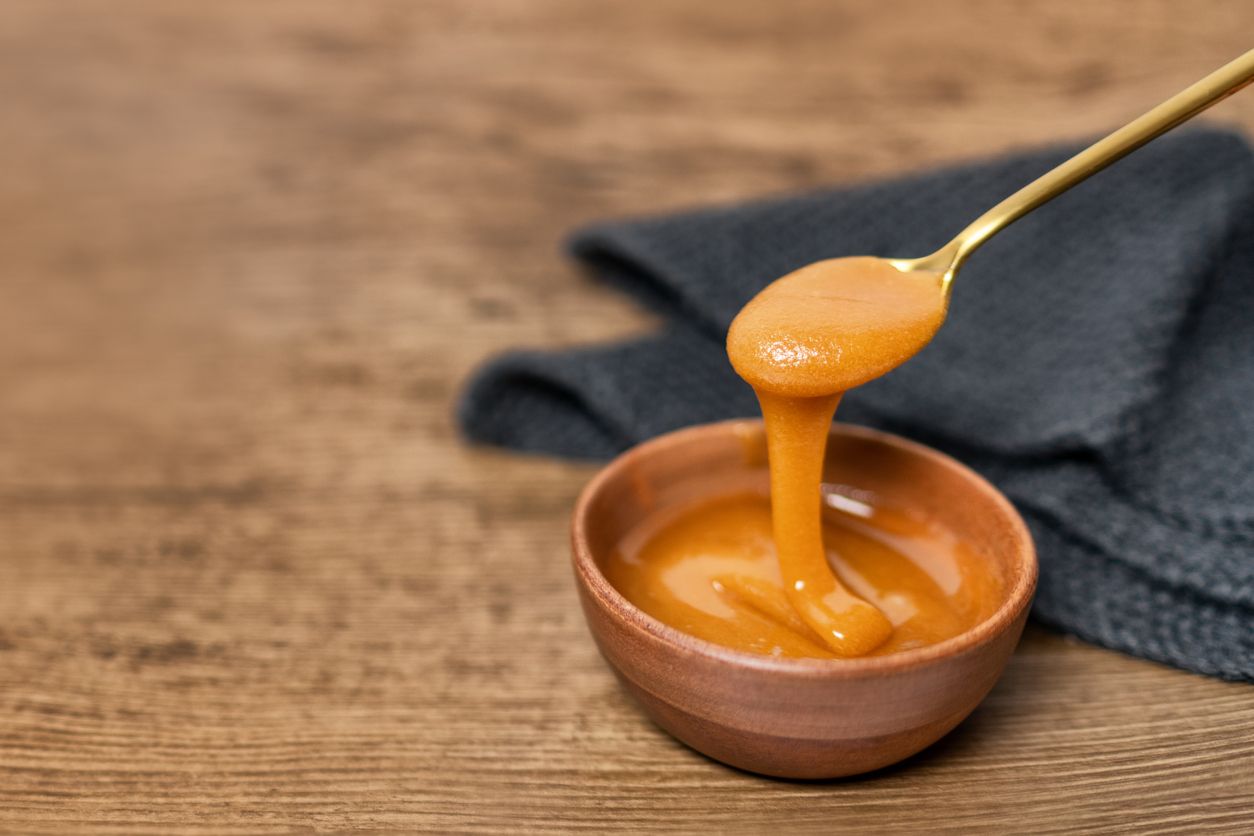 Berikut manfaat manuka honey bagi kulit dan wajah yang viral di TikTok, cocok untuk kulit berjerawat. 