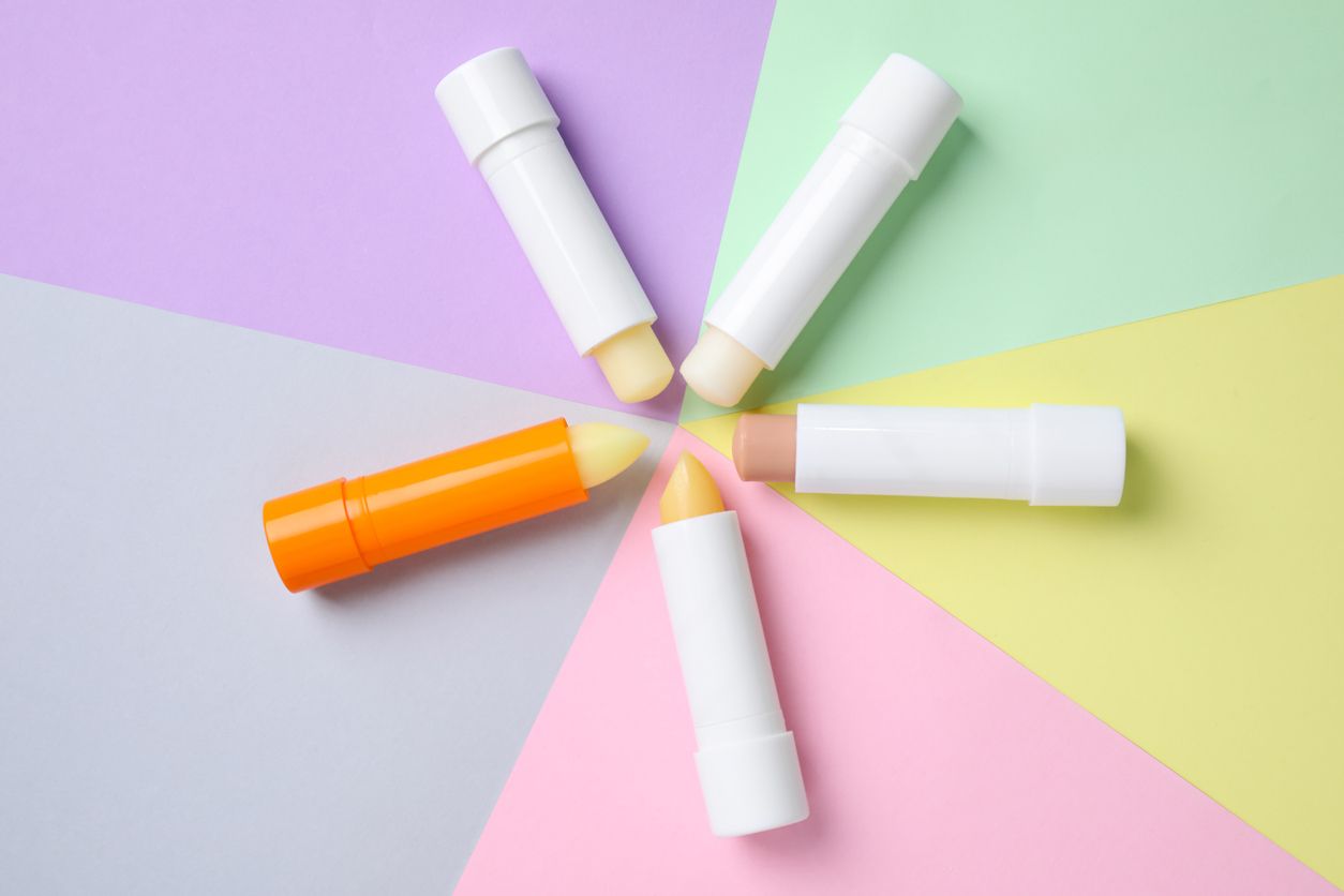 Berikut 3  manfaat lip balm SPF bagi bibir, pastinya tak hanya sekadar melembabkan saja. Simak penjelasan selengkapnya!