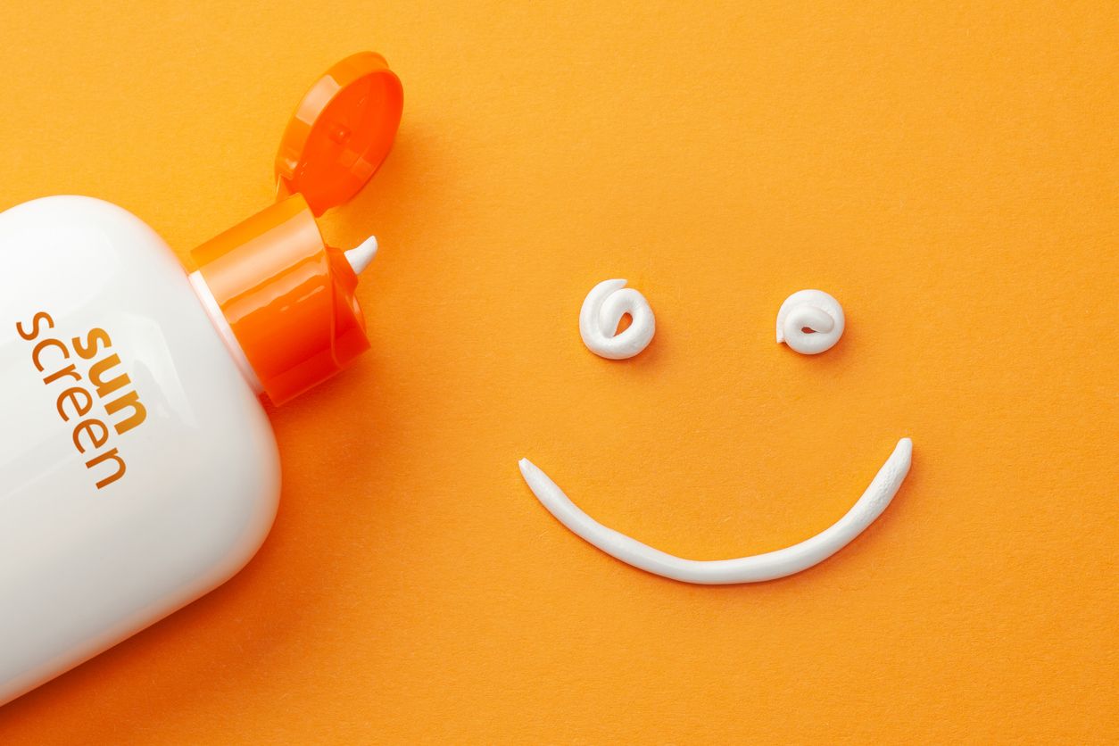 Kebiasaan suka gonta-ganti sunscreen ternyata tidak selamanya disarankan loh, Kawan Puan. Ini saran ahli.