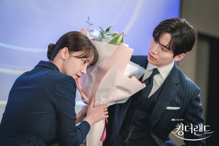 Berikut ini sinopsis series King The Land episode 3 yang akan tayang esok hari, Sabtu (24/6/2023). Untuk lebih jelasnya, yuk simak!