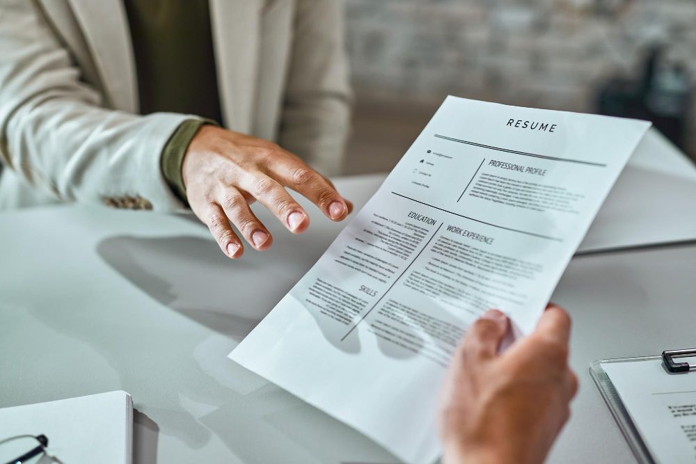 Berita terpopuler Lady Boss tentang tips menulis skill di CV agar diketahui HRD, menjalankan ide usaha seafood, dan mengelola keuangan rumah tangga.