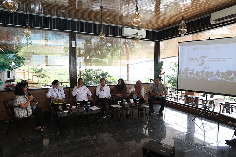 Kabupaten Sigi mengusung Perda Hijau yang mengedepankan pembangunan wilayah yang aktif dengan tetap memerhatikan kelestarian lingkungan.