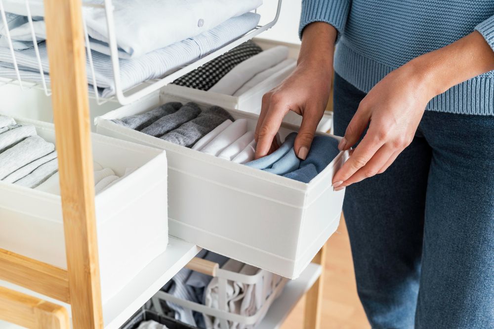 Segera pilah barang lama agar rumah lebih rapi dengan tiga tips berikut ini. Simak penjelasan selengkapnya!