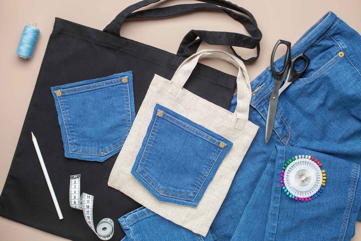Menjelang Upcycling Day, yuk simak 5 tips upycling pakaian lama yang pastinya punya nilai lebih tinggi