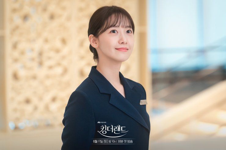 Intip berbagai lowongan kerja seperti Yoona di King The Land selain menjadi hotelier. Apa saja ya, Kawan Puan?