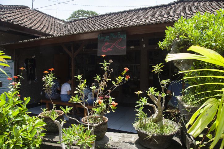 Warung Mak Beng di Sanur Bali berada di posisi ketiga restoran legendaris dunia versi Taste Atlas. Ini makanan khasnya.