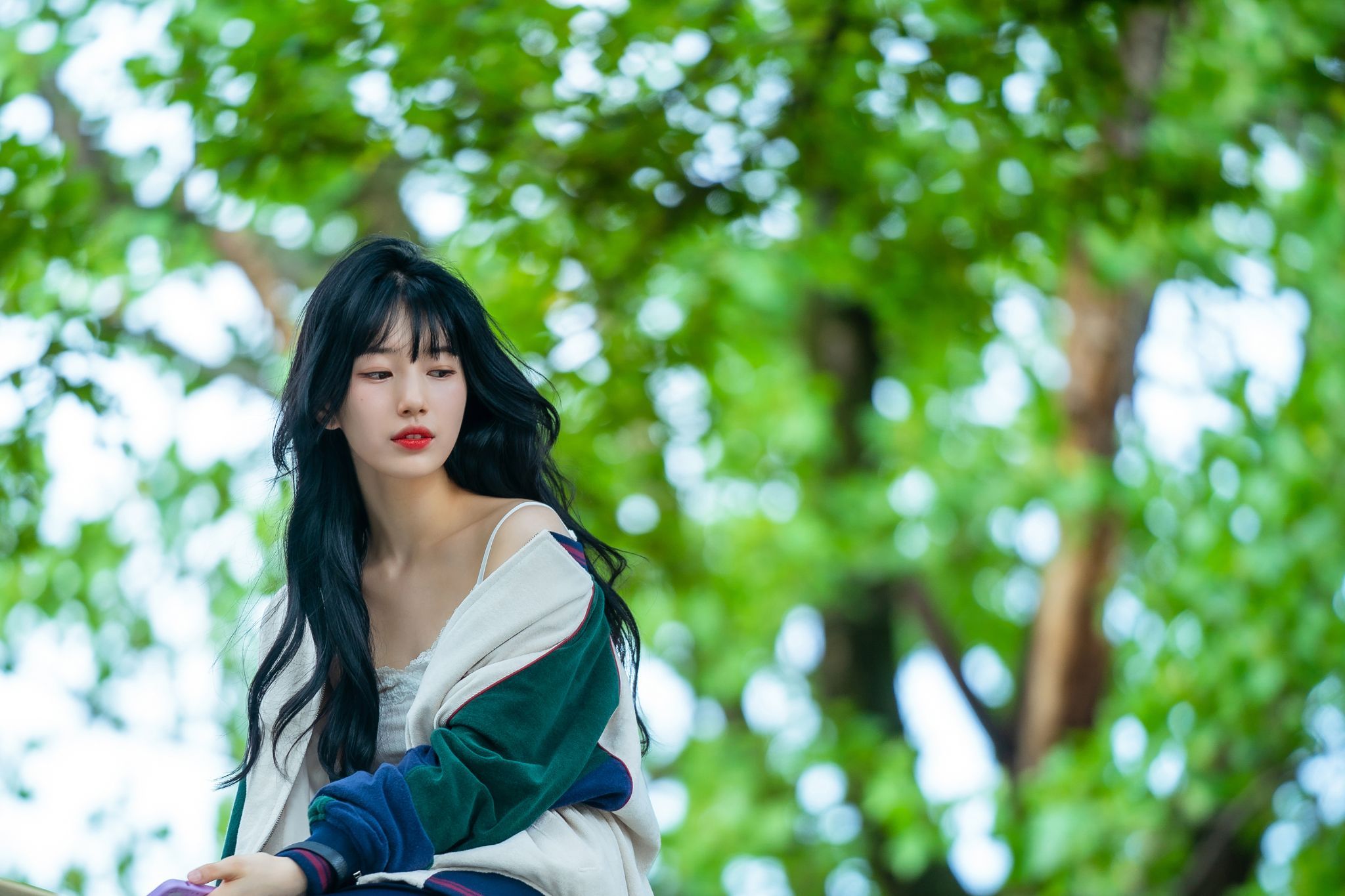 Gaya rambut hime cut sedang viral karena karakter yang diperankan Bae Suzy di sinopsis series Doona! Ini fakta tentanga gaya rambut hime cut. 