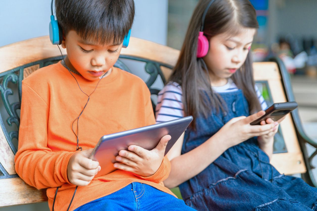 Anak masuk bangsal kejiwaan di Pati karena kecanduan internet dan game online. Siapa yang salah? Bagaimana mengatasinya? Inggris bisa jadi contoh.