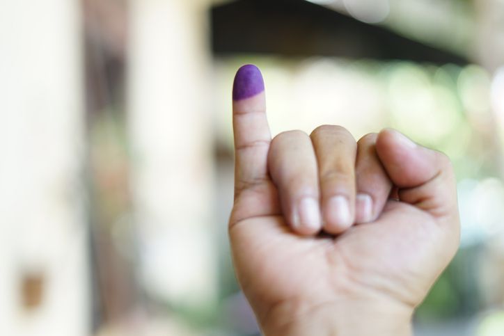 Komisi Pemilihan Umum (KPU) tetapkan ada 1,7 WNI di luar negeri yang bisa nyoblos di Pemilu 2024. Berikut lengkapnya.