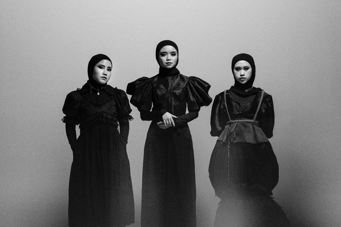 Sudah sangat lama dinantikan oleh penggemar akhirnya VOB merilis album debutnya. Simak 5 fakta album debut VOB bertajuk RETAS.