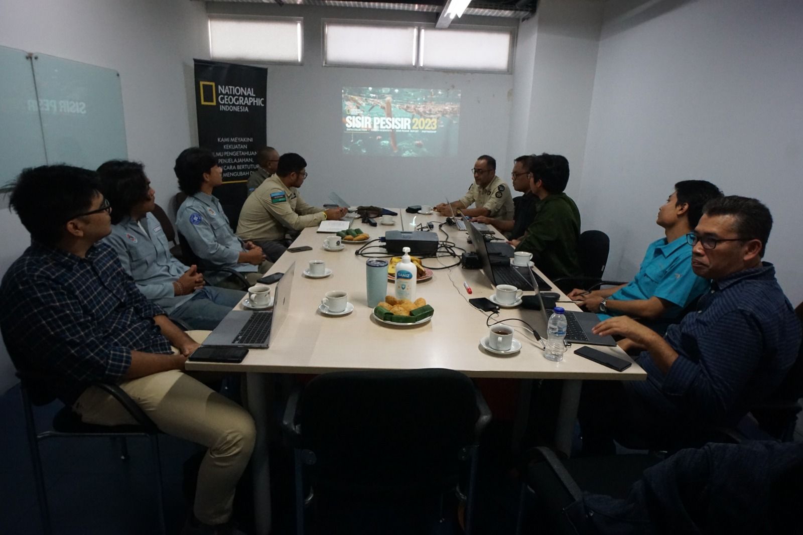 National Geographic Indonesia menggelar diskusi Sisir Pesisir bersama peneliti dan penggiat komunitas dengan hasil laporan kondisi pesisir Indonesia.
