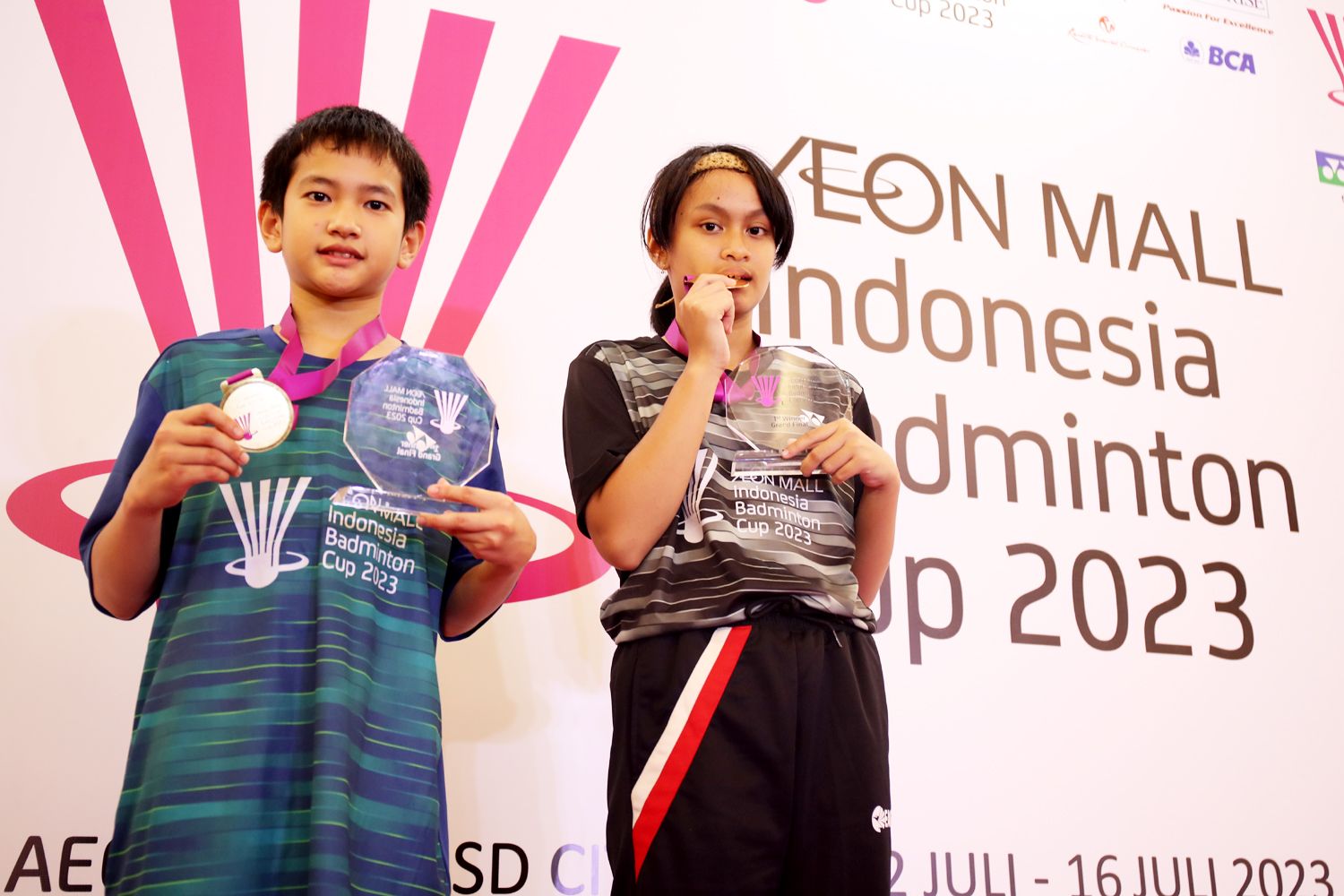 Jaringan pusat perbelanjaan mewah AEON Mall Indonesia dorong gaya hidup sehat sedini mungkin dengan adakan kompetisi olahraga bulu tangkis khusus untuk anak-ana, AEON Mall Badminton Cup 2023. 