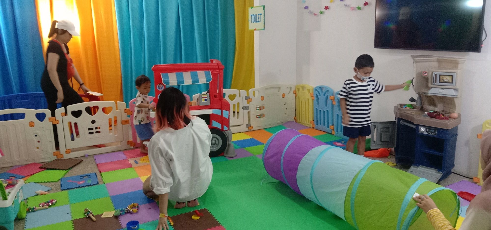 Festival musik We The Fest 2023 menyediakan area bermain bernama We The Kids untuk anak yang bisa juga digunakan oleh para ibu menyusui.