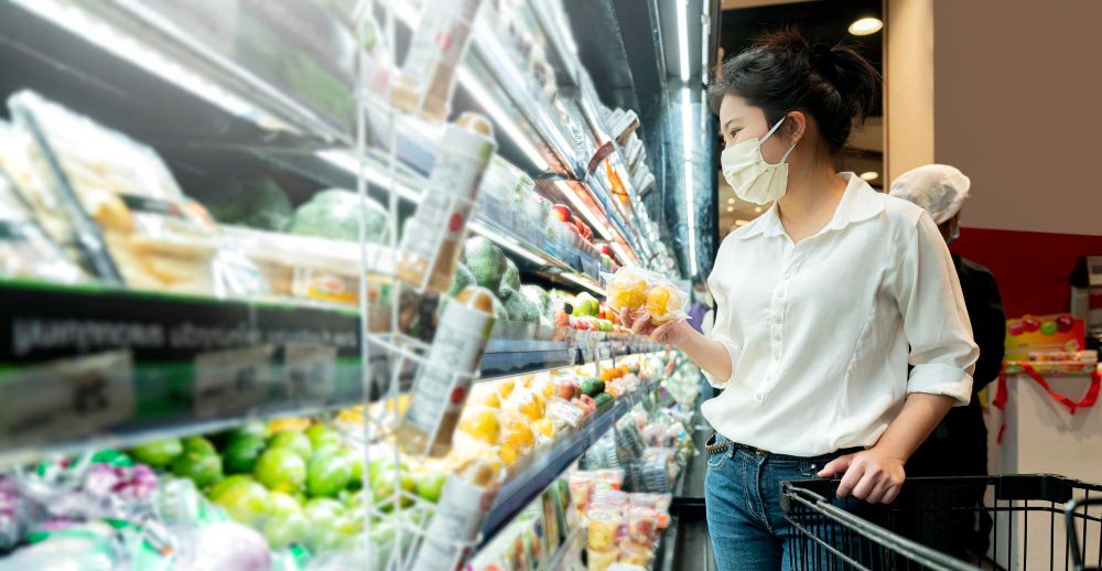 Selain memperhatikan tanggal kedaluwarsa, berikut ini empat tips memilih makanan kemasan untuk anak.