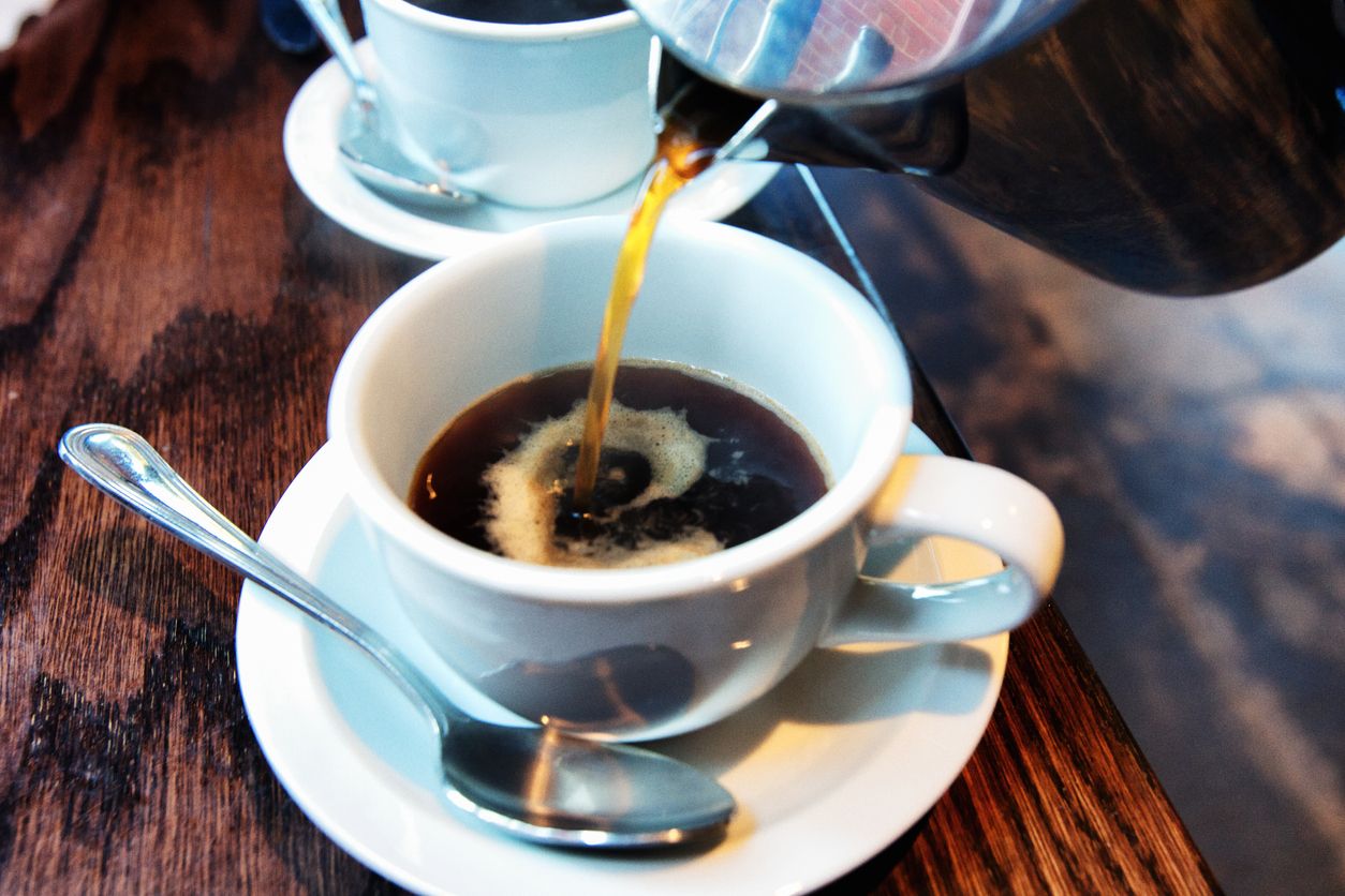 Berkaca dari kasus desainer grafis, berikut ini penjelasan mengenai begadang dan minum kopi yang sebabkan sakit lambung hingga kematian.