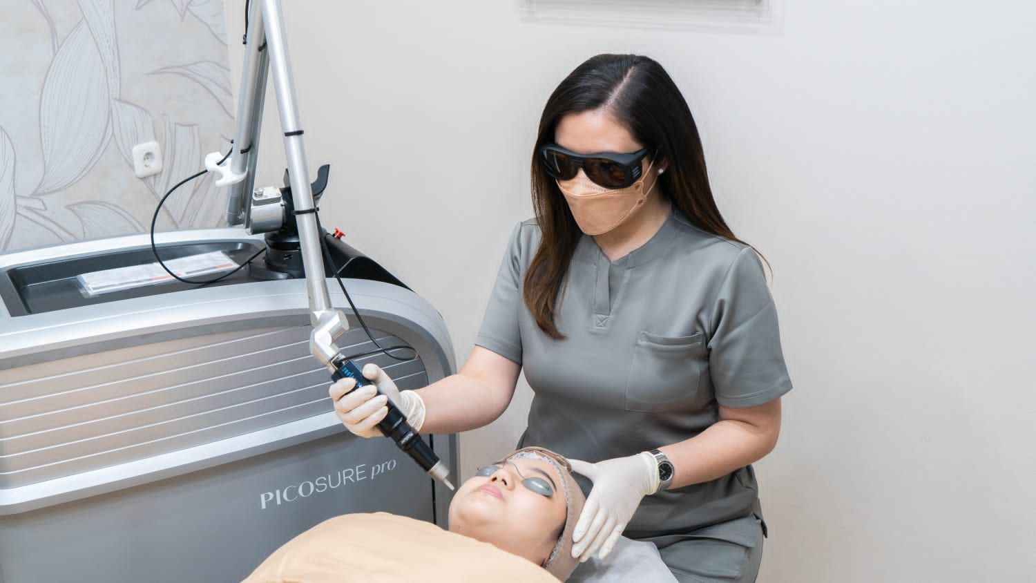 Picosure Pro adalah laser pertama dan satu-satunya dengan panjang gelombang 755 picosecond laser di dunia. Berikut manfaatnya.