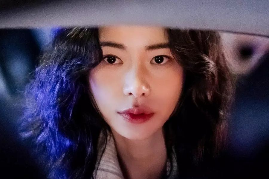 Lim Ji Yeon memerankan karakter perempuan seorang letnan yang memburu sosok misterius bertopeng di drama Korea The Killing Vote. Yuk, simak sosoknya.