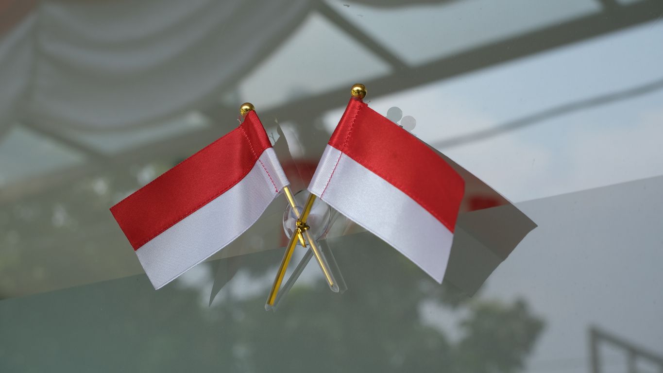 Gunakan hiasan serba merah putih, mendekorasi rumah dengan tema kemerdekaan dapat dilakukan dengan trik-trik berikut ini. Apa saja?
