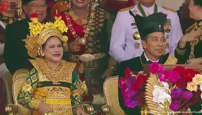 Keseruan di momen Upacara Peringatan HUT Ke-78 RI. Ada ibu negara Iriana Jokowi yang asik berjoget saat Putri Ariani bernyanyi.