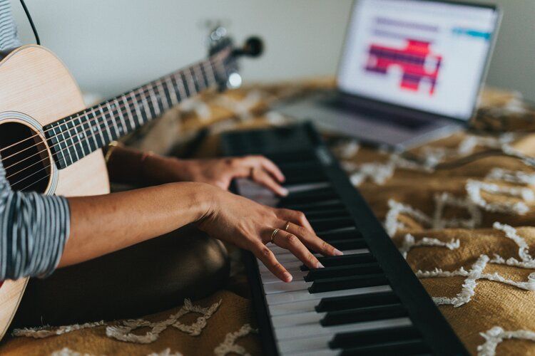 Berikut ini sederet berita terpopuler di kanal Lady Boss, mulai dari ide usaha packaging hamper Lebaran hingga bisnis untuk penyuka musik.
