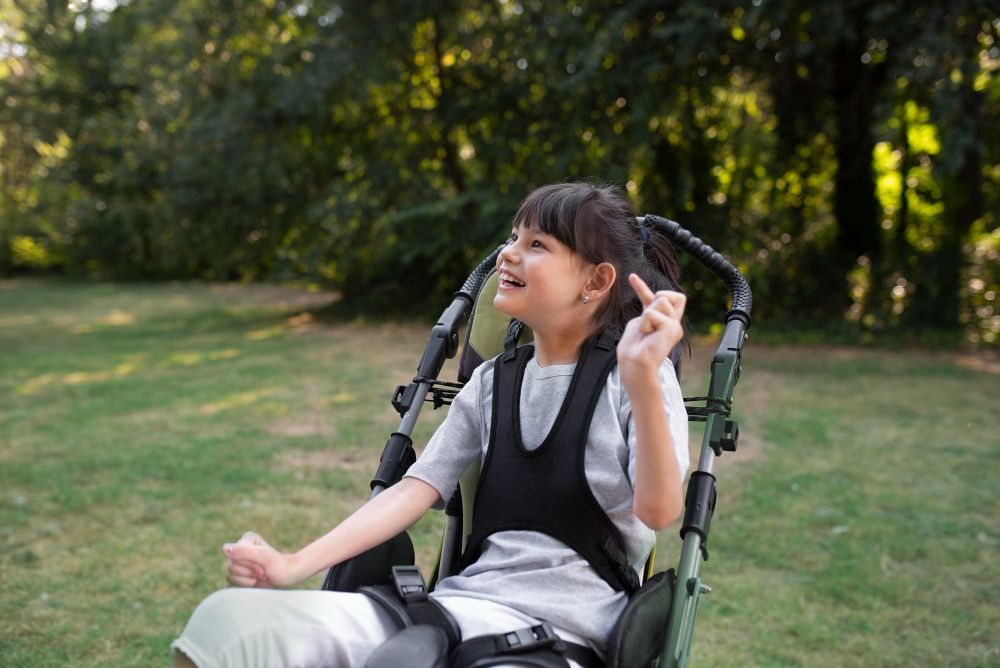 Viral di media sosial seorang anak remaja berjalan merangkak karena Spastic Diplegia Cerebral Palsy. Berikut penjelasannya.