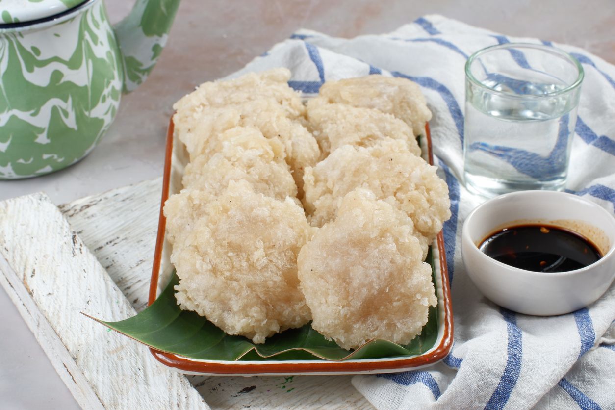 Berikut 3 tips menggoreng cireng agar lebih renyah, salah satunya goreng dua kali. Simak penjelasan selengkapnya!
