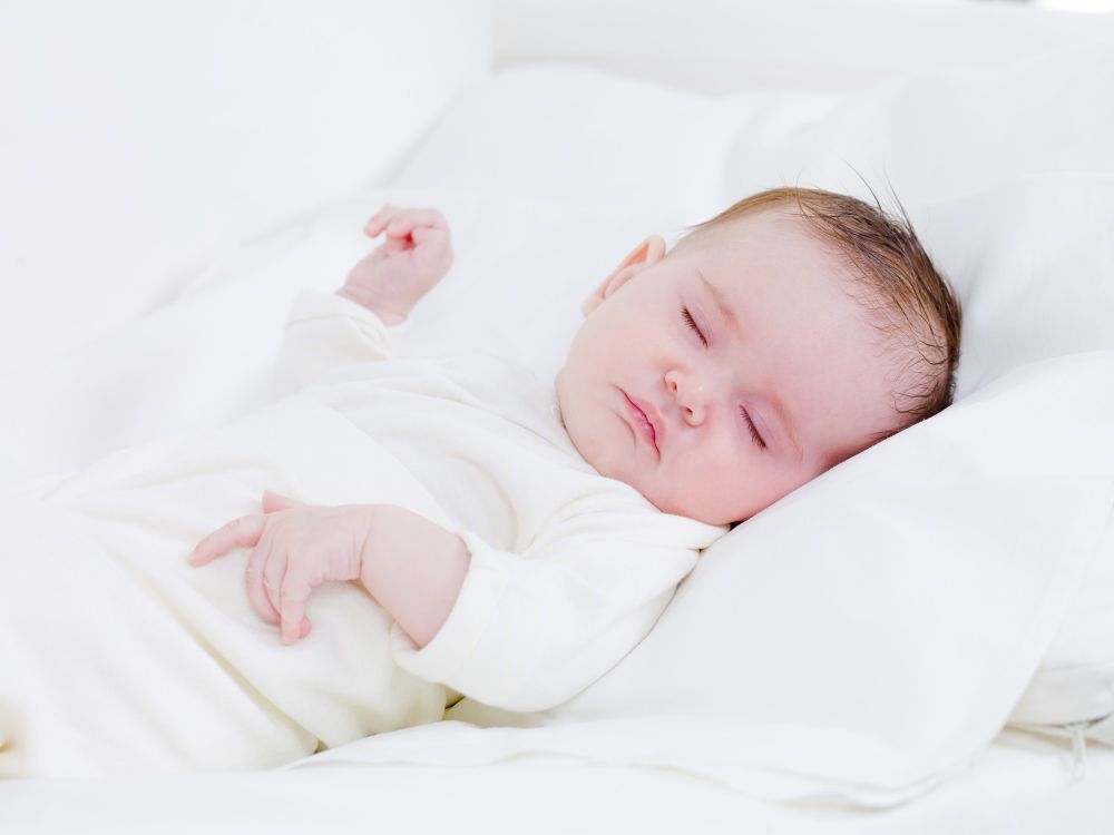 Bayi tersenyum saat tertidur, pakar menjelaskan tentang apa yang terjadi saat mereka terlelap. Seperti apa?