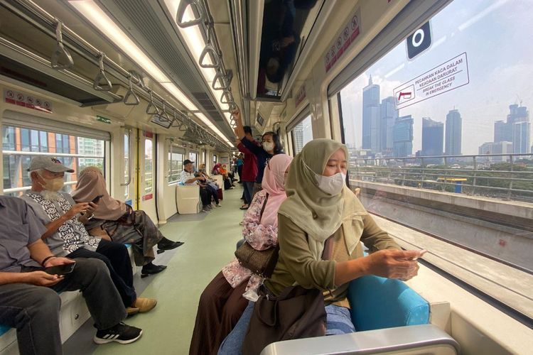 Berikut ini 4 tips naik LRT Jabodebek, mulai dari perhatikan informasi jadwal dan rute hingga naik saat sabar 