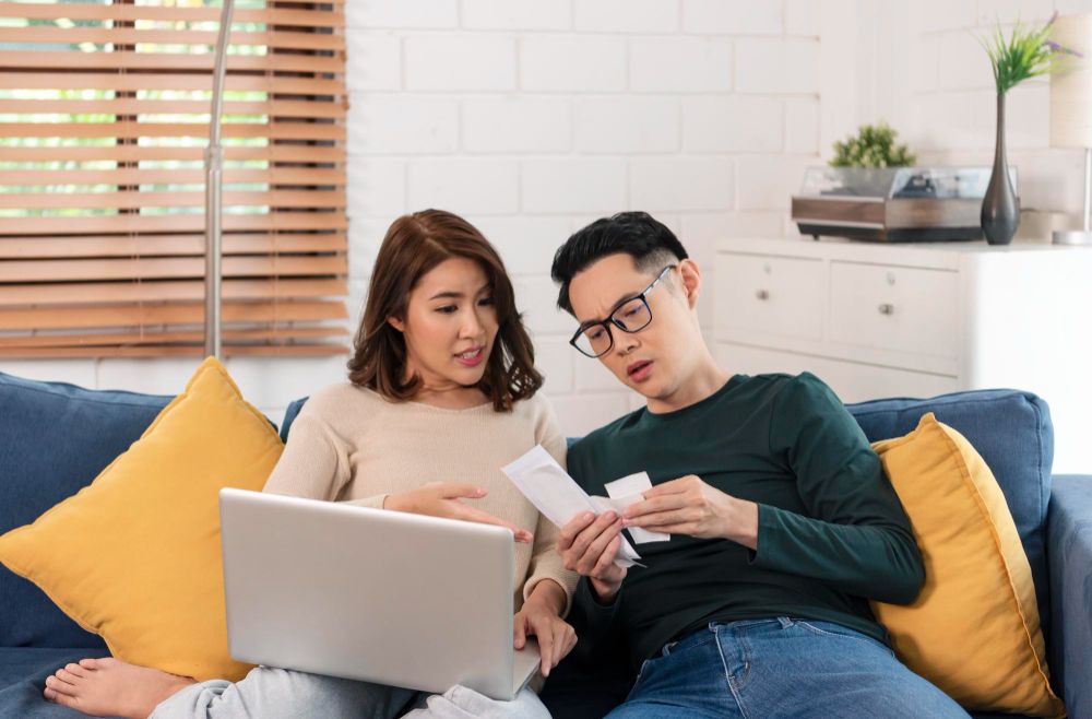 Kawan Puan, siapa ya yang bertugas mengatur keuangan rumah tangga antara suami dan istri? Berikut jawabannya!