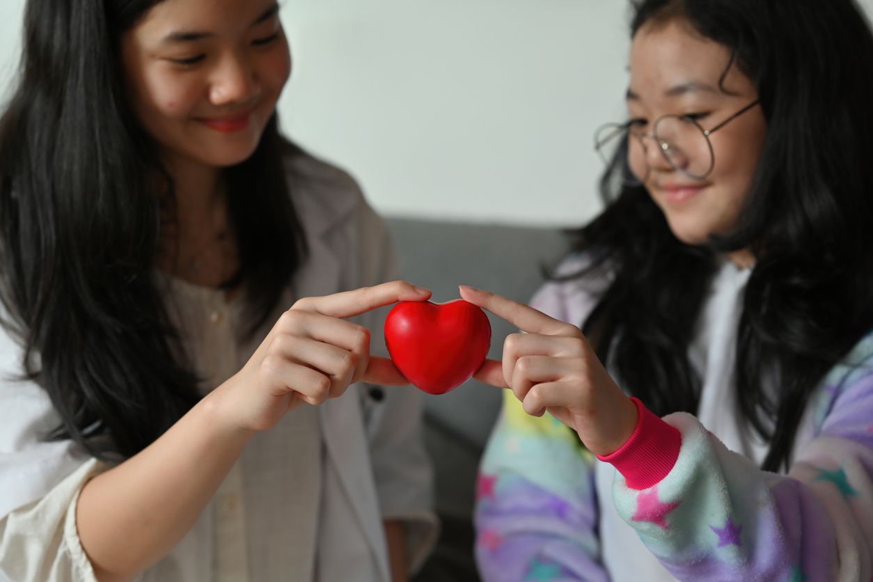 Berikut ini penjelasang mengenai apa itu middle child syndrome yang tengah jadi perbincangan hangat sampai viral di TikTok beserta cirinya.
