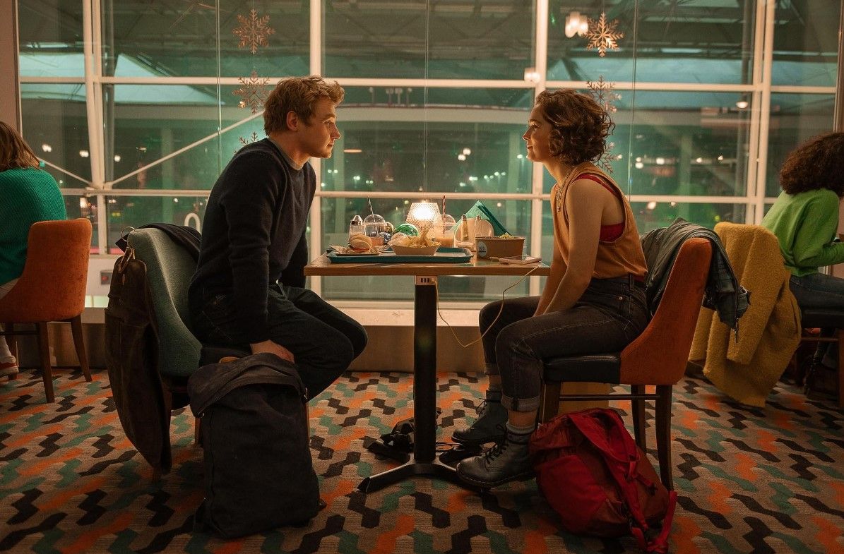 Ini sinopsis film Love at First Sight, kisah cinta yang berawal dari tragedi ketinggalan pesawat. Berikut lengkapnya.