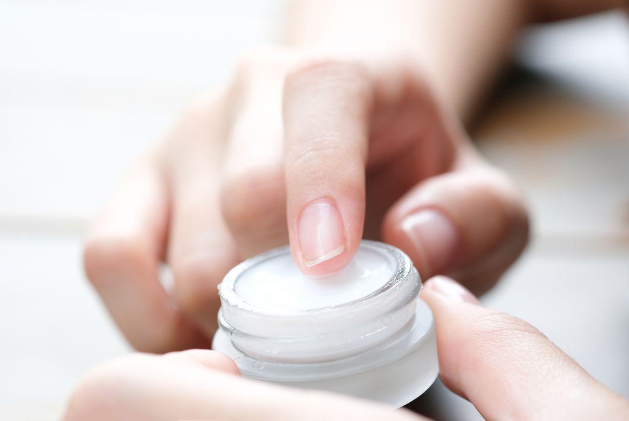 Kawan Puan, begini tips memilih maklon kosmetik untuk mewujudkan ide usaha skincare. Lakukan riset dulu, ya!