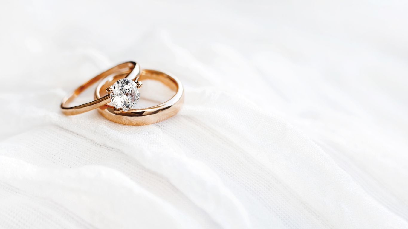 Berikut ini 3 tips memilih cincin nikah mulai dari cari model, perhatikan kadar emas, hingga cara merawatnya