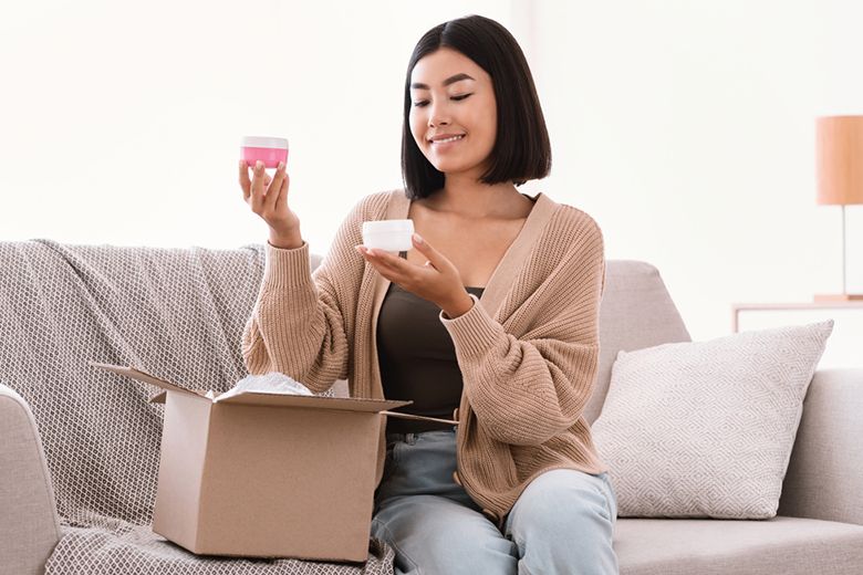 Ramai virus VOMO yang dipercaya bisa mencegah perempuan membeli produk skincare palsu. Namun, benarkah demikian?