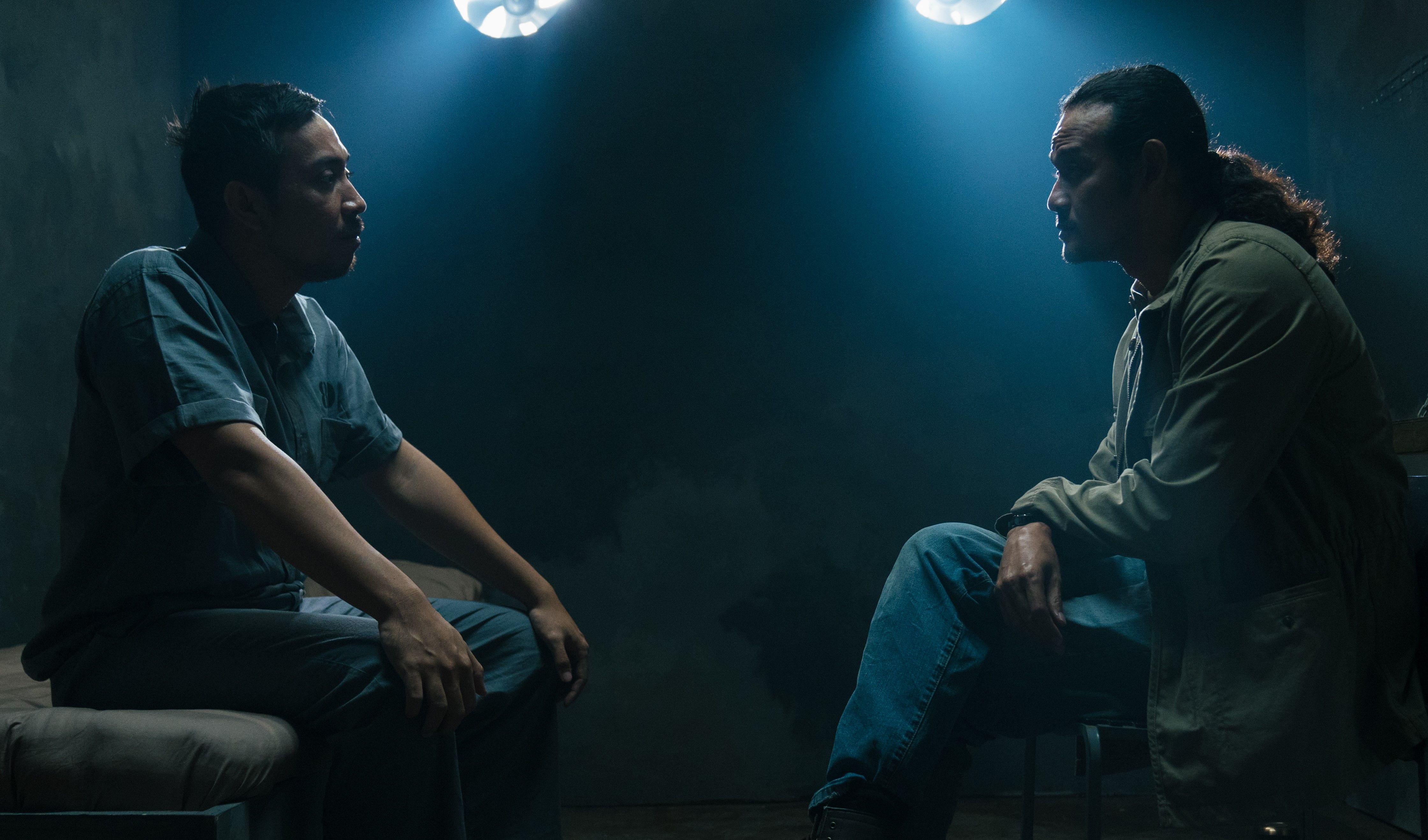 Penuh dengan teka-teki, sutradara ungkap alasan mengapa kamu wajib nonton series Rencana Besar. Simak lengkapnya.